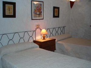 45_Cuevas-de-Avelino-Dormitorio_287